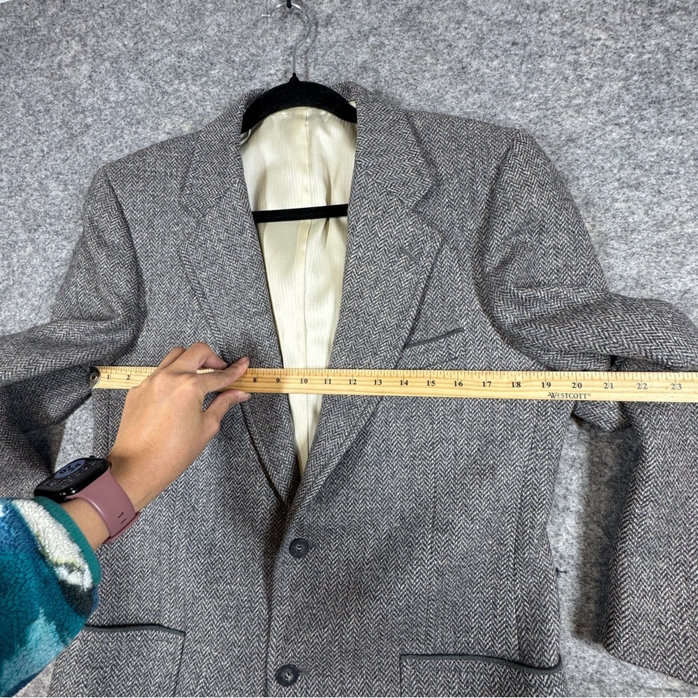 Samuelsohn Grey Herringbone Wool Blazer Sport Coat Size 40R Classic Tailored - Picture 3 of 16